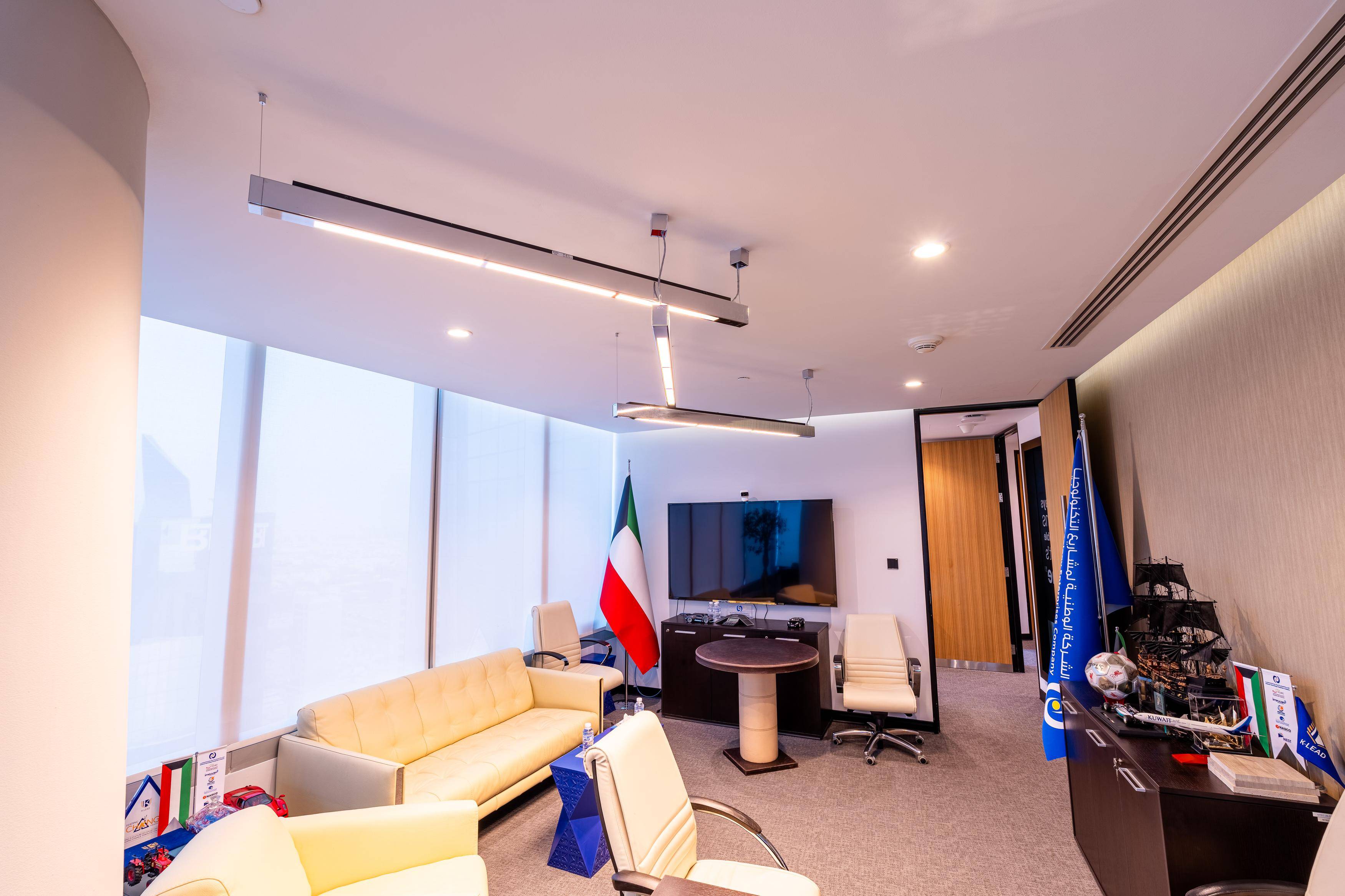 home-05-slider-03-light